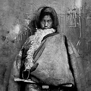 扒开她粉嫩的小缝尿进去微博
