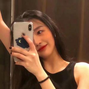 扒开她粉嫩的小缝尿进去微博
