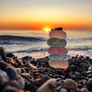 扒开她粉嫩的小缝尿进去微博
